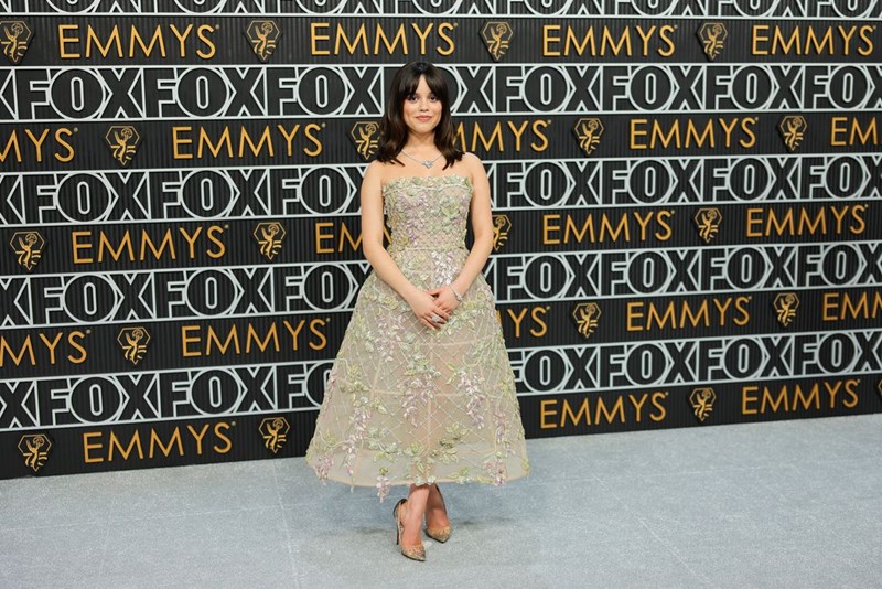 Emmys 2024: Τα ωραιότερα looks που είδαμε στο κόκκινο χαλί - εικόνα 3
