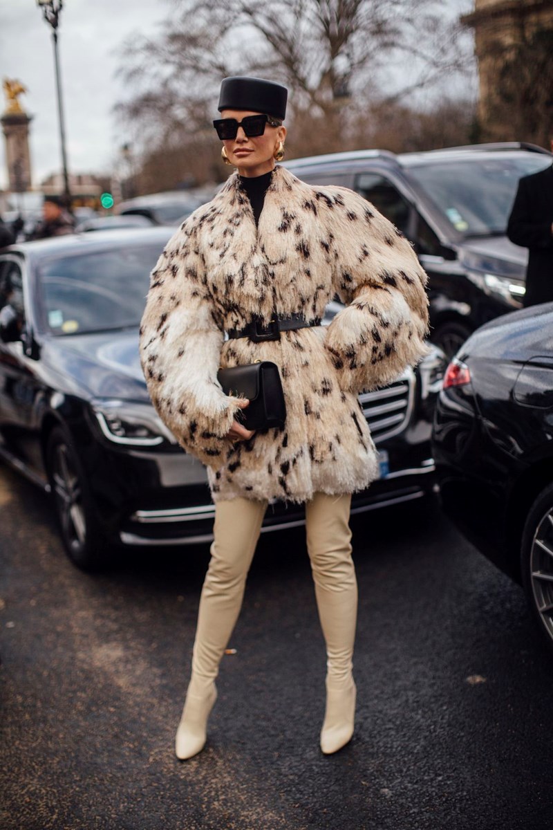 Εβδομάδα Μόδας Υψηλής Ραπτικής: Τα street style σύνολα που τράβηξαν τα βλέμματα στους δρόμους του Παρισιού - εικόνα 1