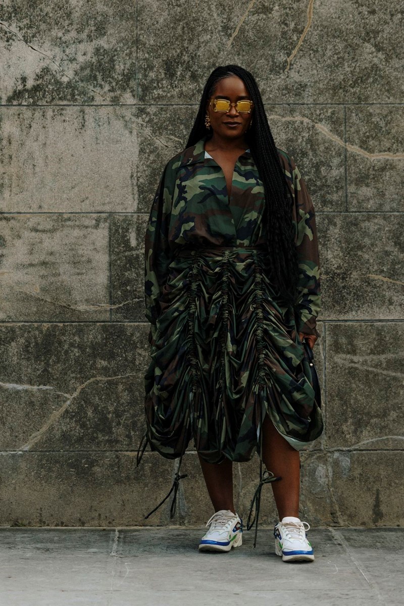 Πώς θα συνδυάσεις τα sneakers σου; 14 inspo looks που μπορείς να αντιγράψεις - εικόνα 11