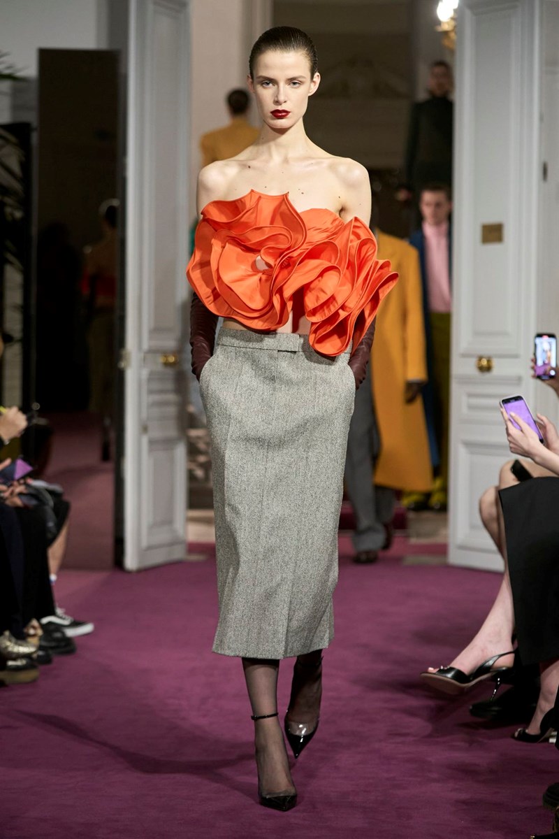 Valentino Haute Couture SS24: Η σύγχρονη εκδοχή της αβίαστης υψηλής ραπτικής - εικόνα 11