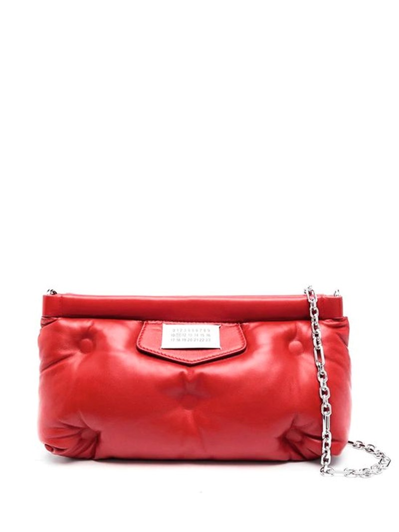 Cherry red: Το βαθύ κόκκινο που θα φοράμε από τώρα μέχρι τη άνοιξη - εικόνα 11