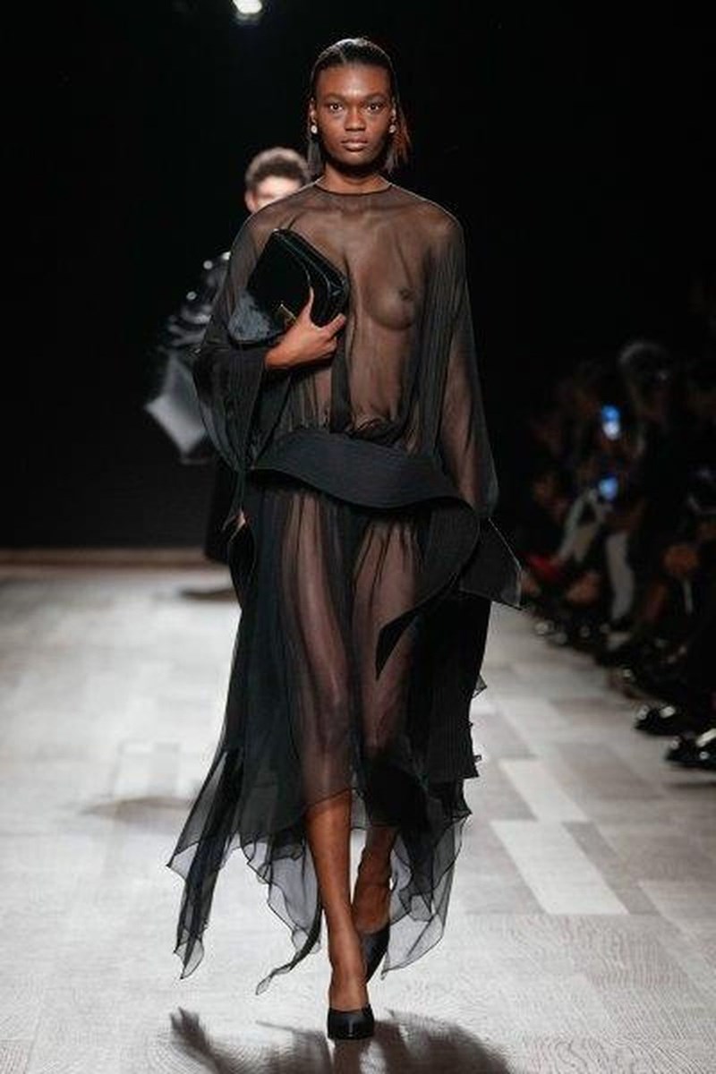 Ferragamo FW24: Μια συλλογή ωδή στην ελευθερία της έκφρασης - εικόνα 9