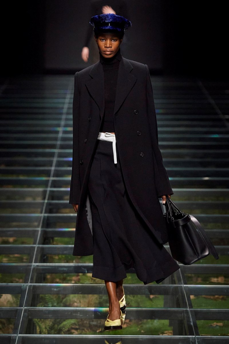 Prada FW24: Μαθήματα ιστορίας (και μόδας) από τη Miuccia Prada και τον Raf Simons - εικόνα 8