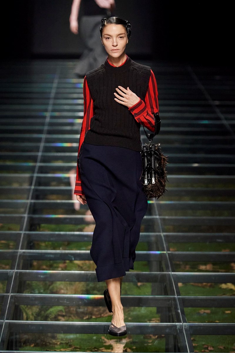Prada FW24: Μαθήματα ιστορίας (και μόδας) από τη Miuccia Prada και τον Raf Simons - εικόνα 9