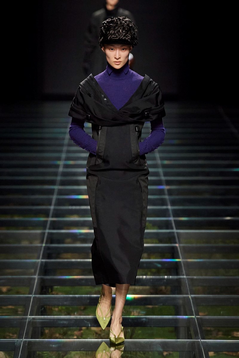 Prada FW24: Μαθήματα ιστορίας (και μόδας) από τη Miuccia Prada και τον Raf Simons - εικόνα 19
