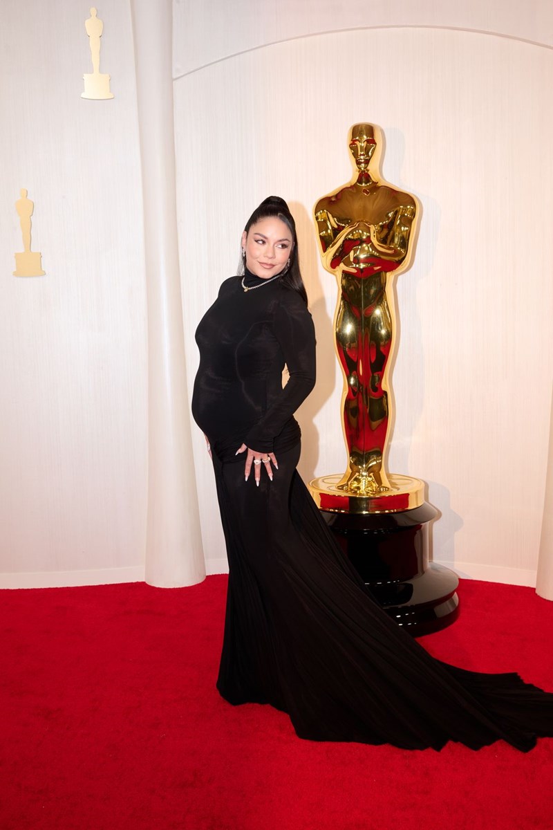 Oscars 2024: Οι εμφανίσεις που έκλεψαν τις εντυπώσεις στο κόκκινο χαλί των βραβείων - εικόνα 13