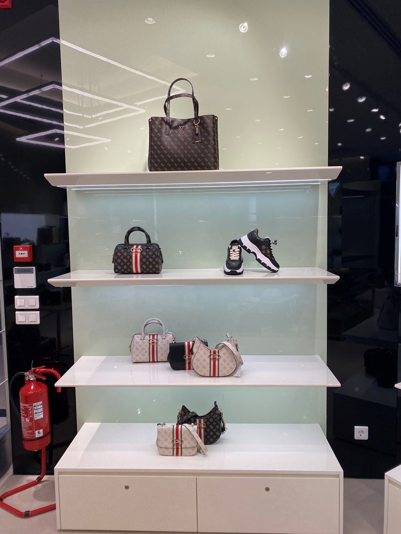 Το νέο κατάστημα Guess άνοιξε τις πόρτες του στο River West - εικόνα 8