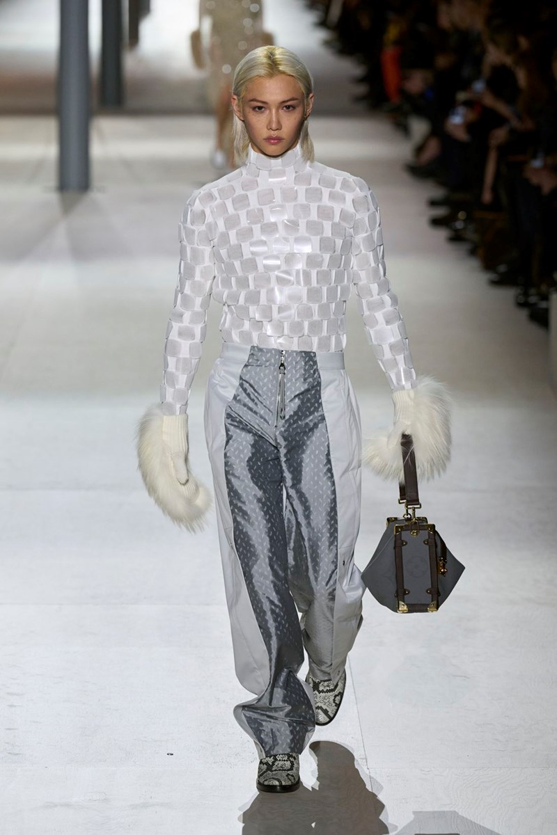 Louis Vuitton FW24: Ώρα μηδέν για τον Nicolas Ghesquière - εικόνα 27