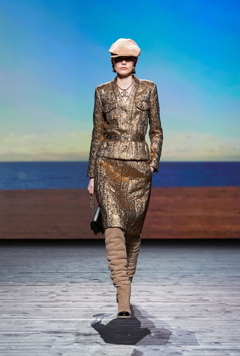 Chanel FW24: Η νέα συλλογή του ιστορικού οίκου ήταν ένα συναισθηματικό ταξίδι στη Deauville - εικόνα 6