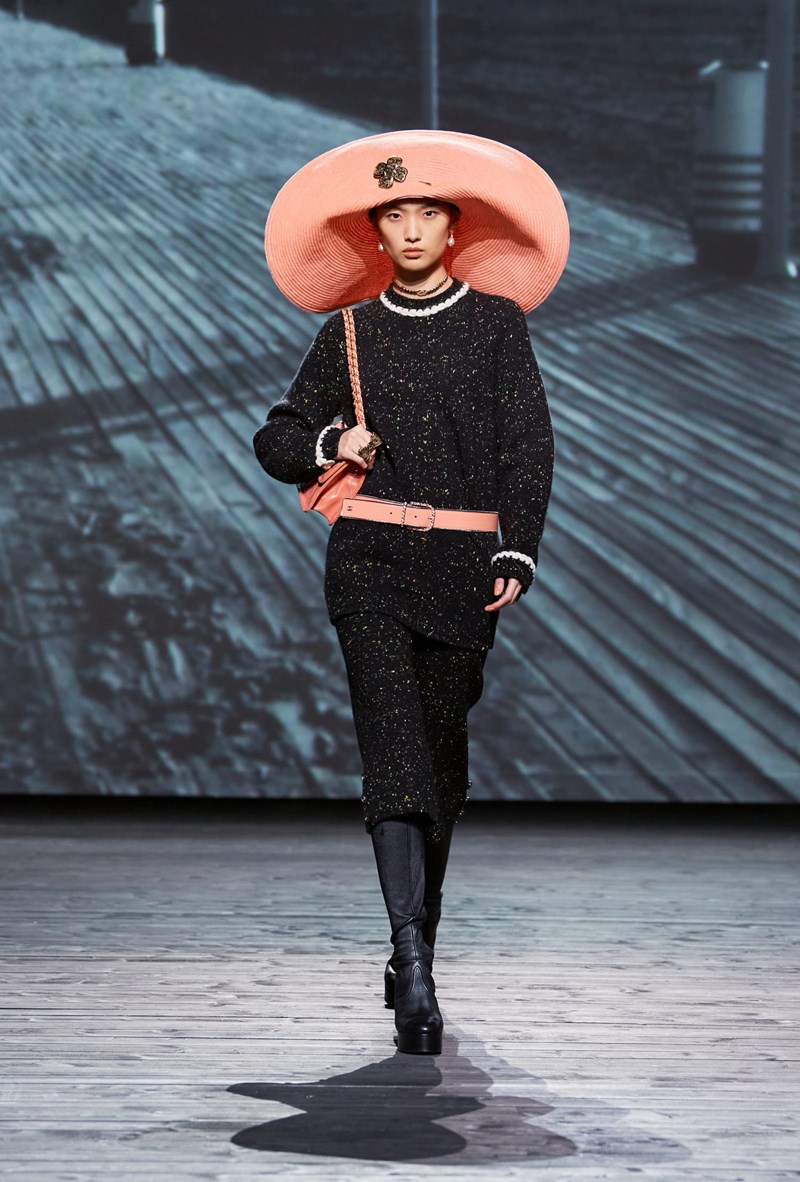 Chanel FW24: Η νέα συλλογή του ιστορικού οίκου ήταν ένα συναισθηματικό ταξίδι στη Deauville - εικόνα 13