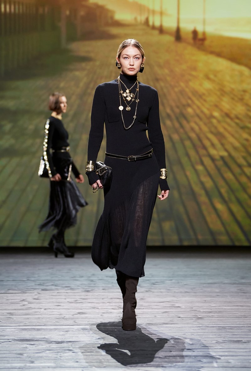 Chanel FW24: Η νέα συλλογή του ιστορικού οίκου ήταν ένα συναισθηματικό ταξίδι στη Deauville - εικόνα 20