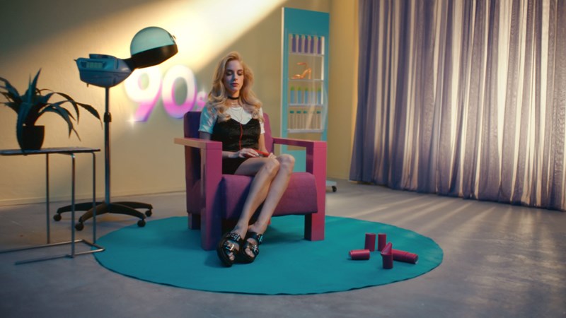 Envie Shoes: Η τηλεοπτική καμπάνια για τα 50 χρόνια επιτυχημένης πορείας, με πρωταγωνίστρια τη Δούκισσα Νομικού - εικόνα 4