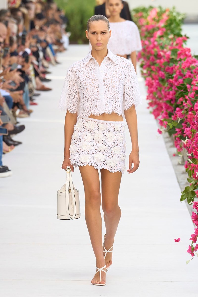 Total white: Οι fashion insiders σού δείχνουν πώς να φορέσεις το λευκό την άνοιξη - εικόνα 3