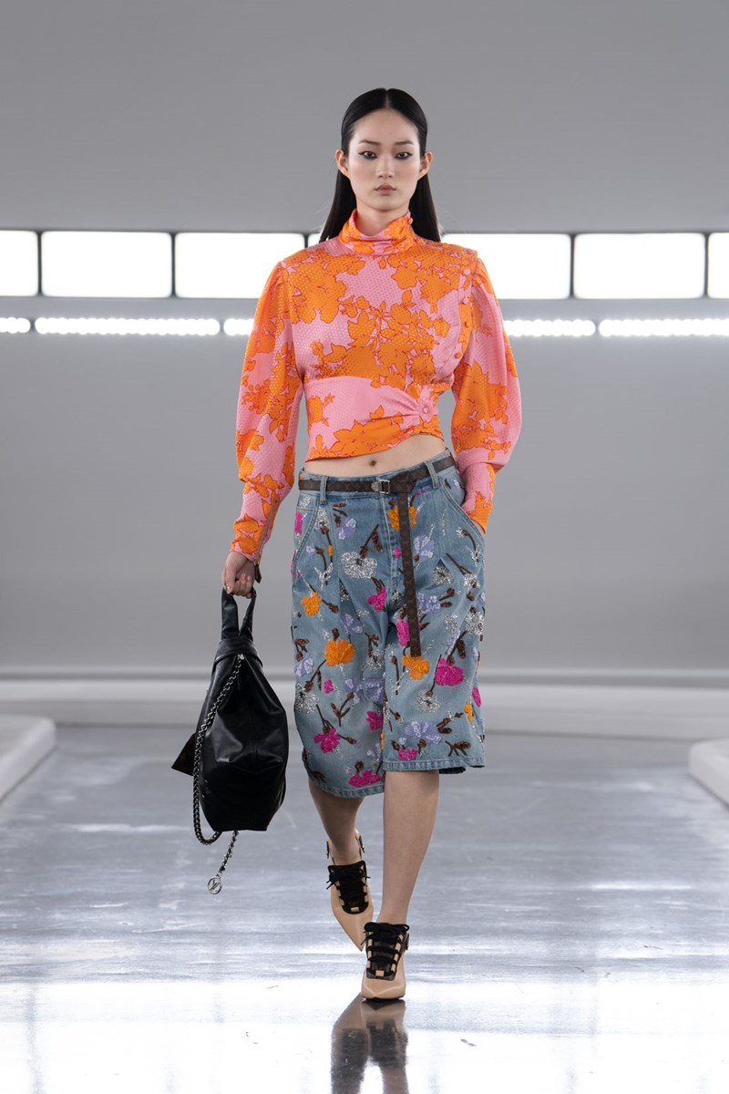Louis Vuitton Pre-Fall 2024: Τα looks που ξεχωρίσαμε από την επίδειξη στη Σαγκάη - εικόνα 2
