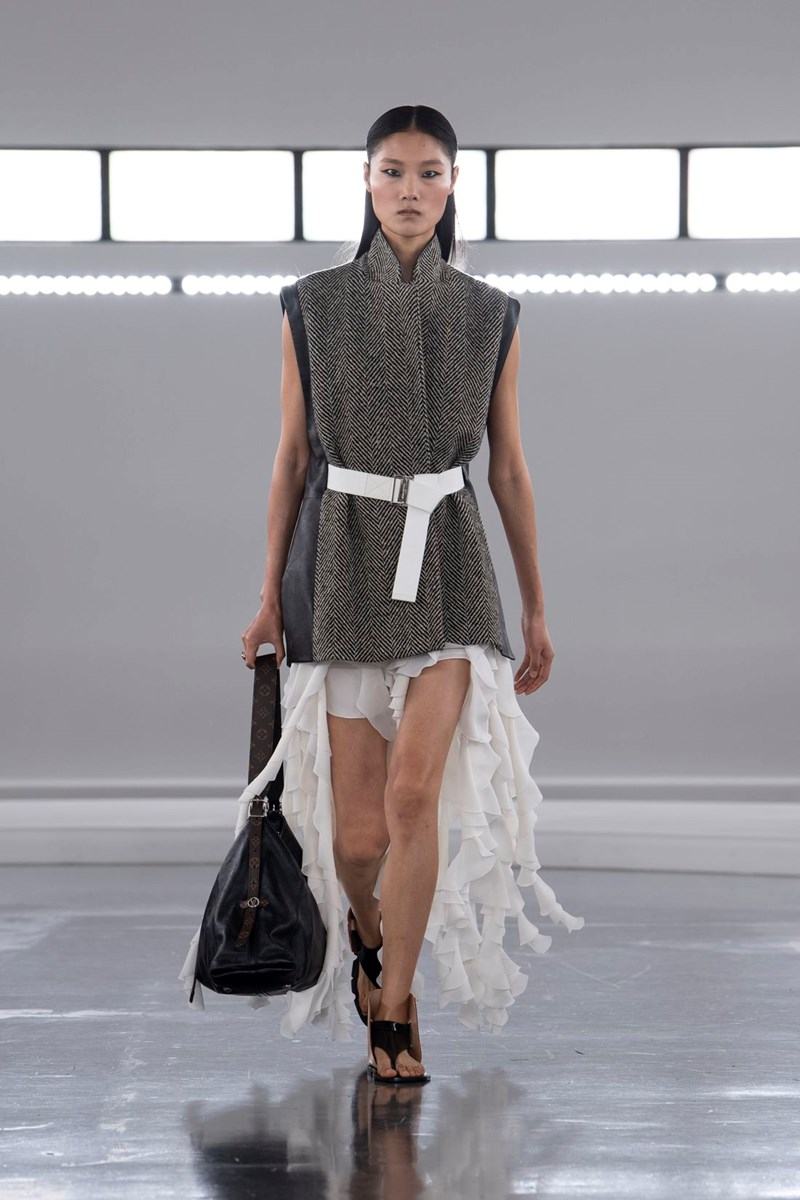 Louis Vuitton Pre-Fall 2024: Τα looks που ξεχωρίσαμε από την επίδειξη στη Σαγκάη - εικόνα 6