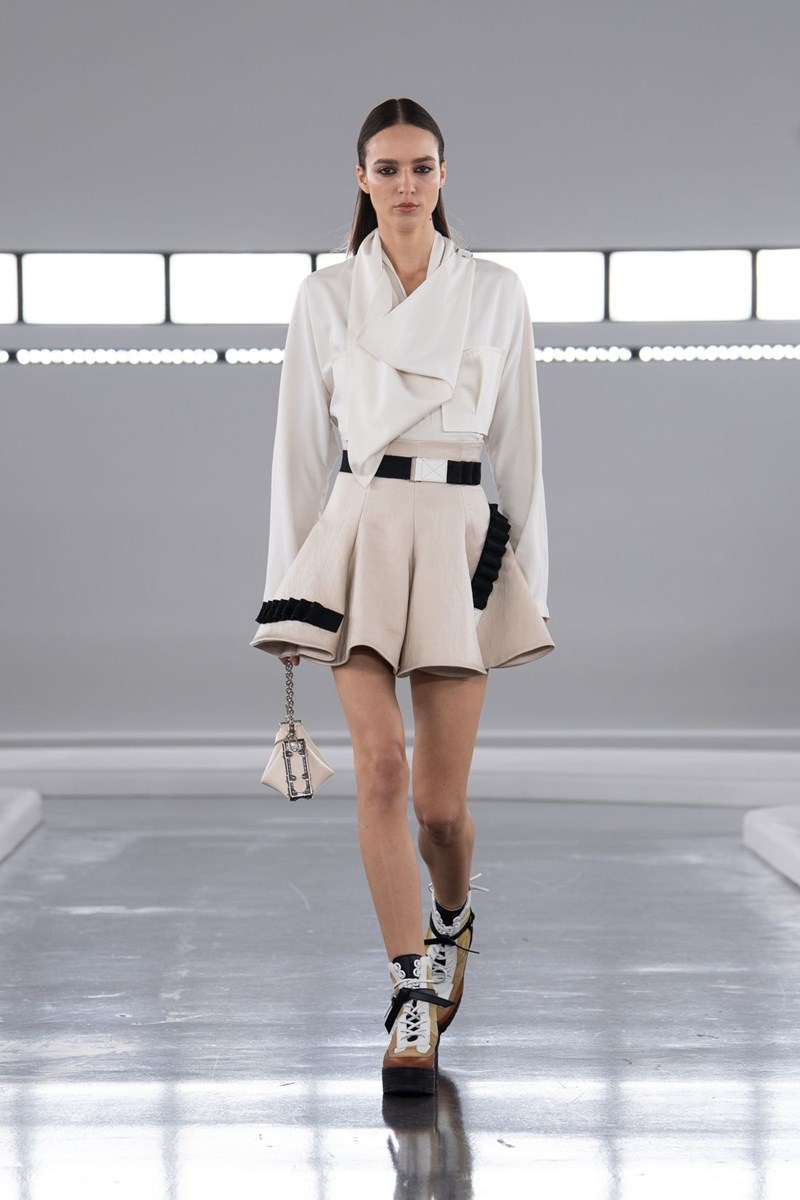 Louis Vuitton Pre-Fall 2024: Τα looks που ξεχωρίσαμε από την επίδειξη στη Σαγκάη - εικόνα 8