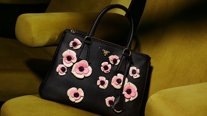 Prada Galleria: Η εμβληματική τσάντα του οίκου επιστρέφει ανανεωμένη με έμπνευση από τη φύση - εικόνα 1