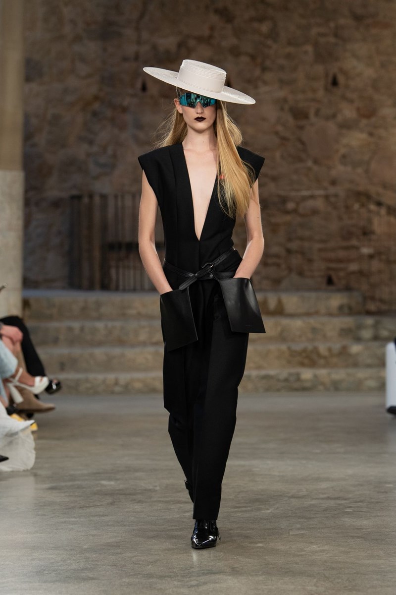 Louis Vuitton Cruise 2025: Η νέα συλλογή ήταν ένας φόρος τιμής στην κουλτούρα της Ισπανίας - εικόνα 13