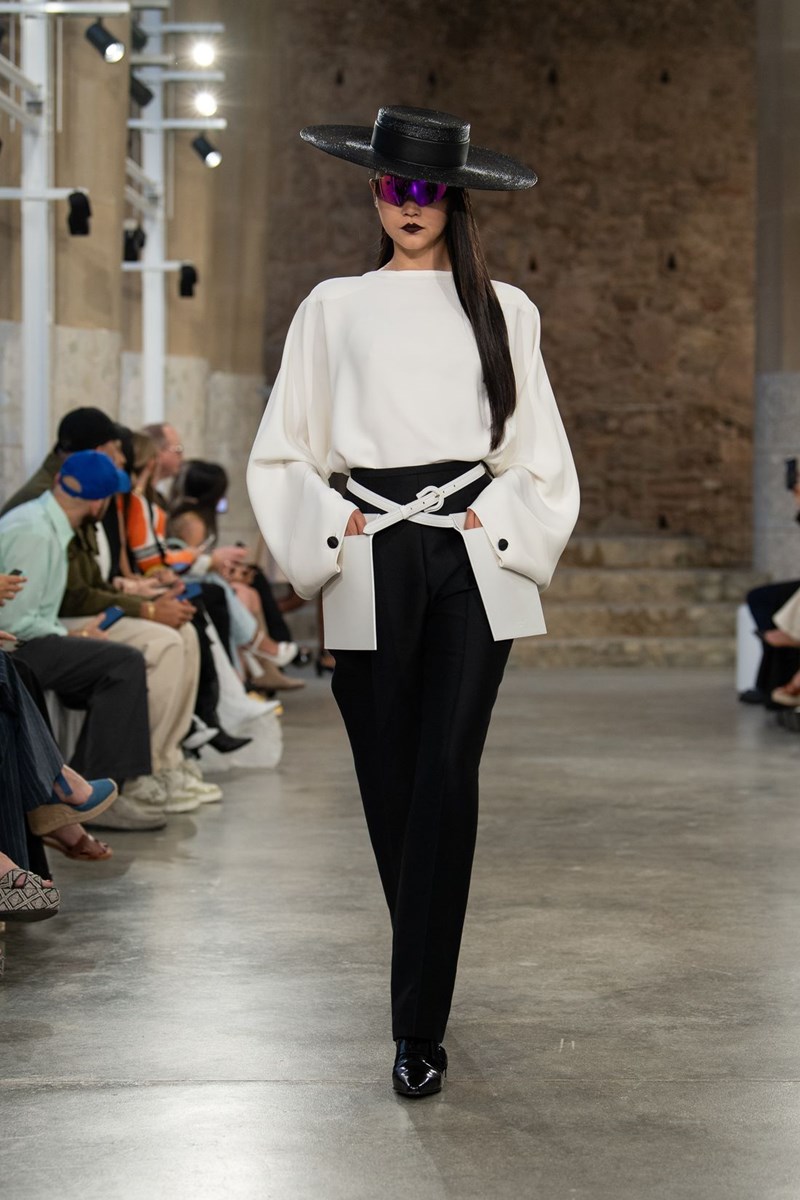 Louis Vuitton Cruise 2025: Η νέα συλλογή ήταν ένας φόρος τιμής στην κουλτούρα της Ισπανίας - εικόνα 14