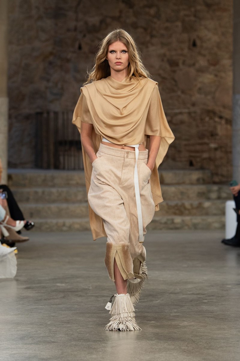 Louis Vuitton Cruise 2025: Η νέα συλλογή ήταν ένας φόρος τιμής στην κουλτούρα της Ισπανίας - εικόνα 15