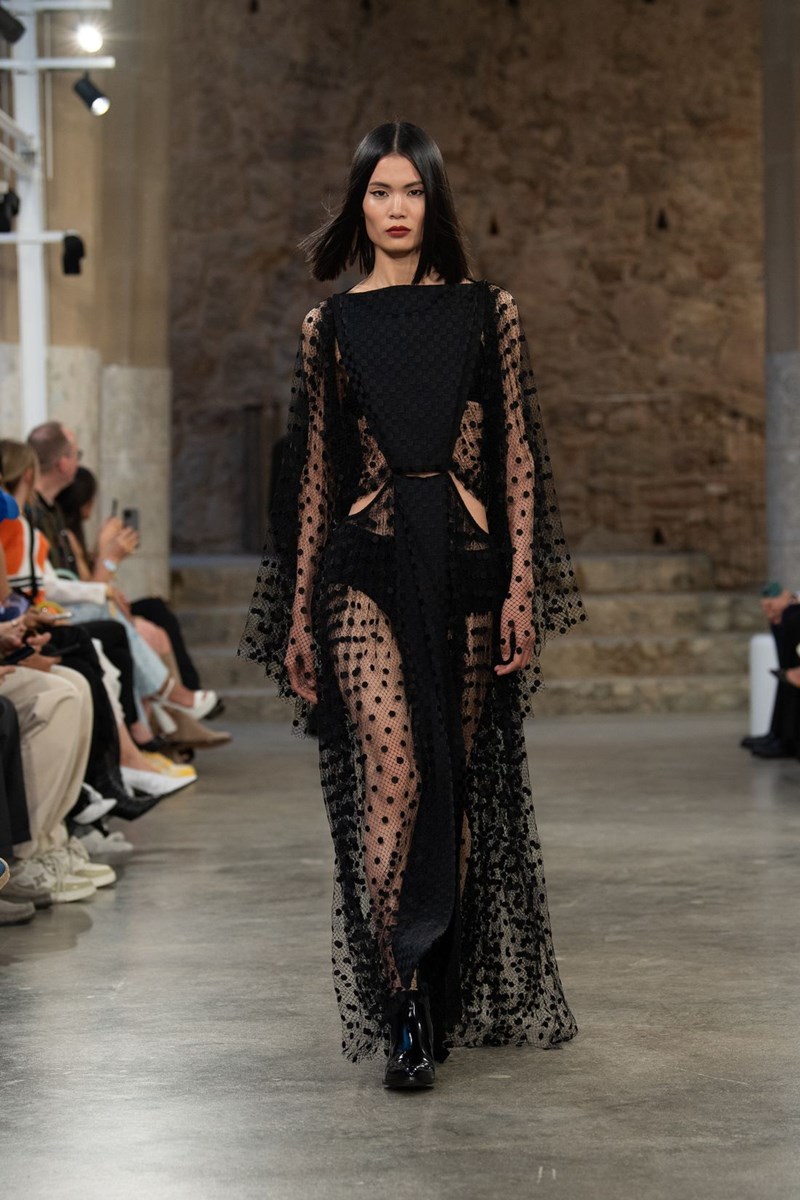 Louis Vuitton Cruise 2025: Η νέα συλλογή ήταν ένας φόρος τιμής στην κουλτούρα της Ισπανίας - εικόνα 18