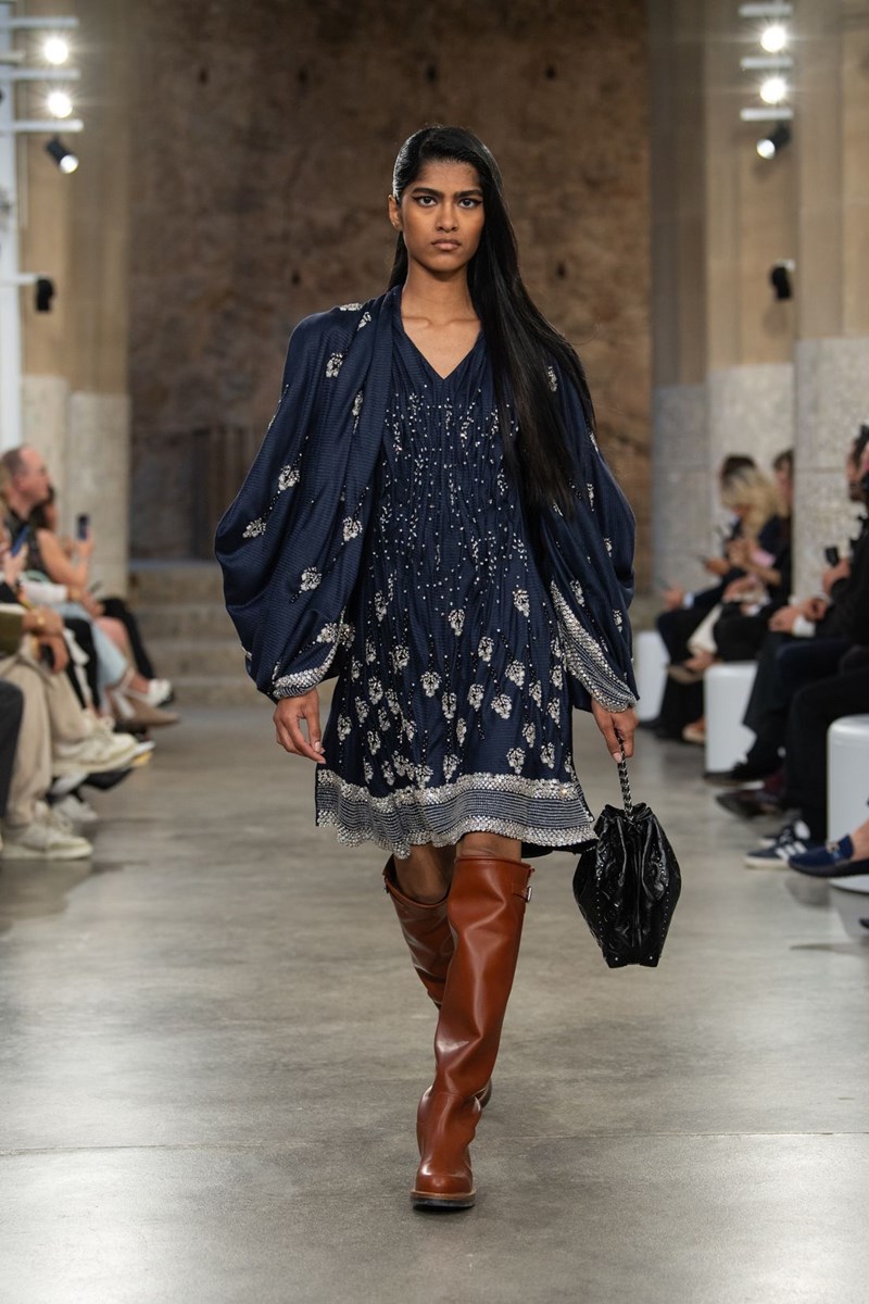 Louis Vuitton Cruise 2025: Η νέα συλλογή ήταν ένας φόρος τιμής στην κουλτούρα της Ισπανίας - εικόνα 21