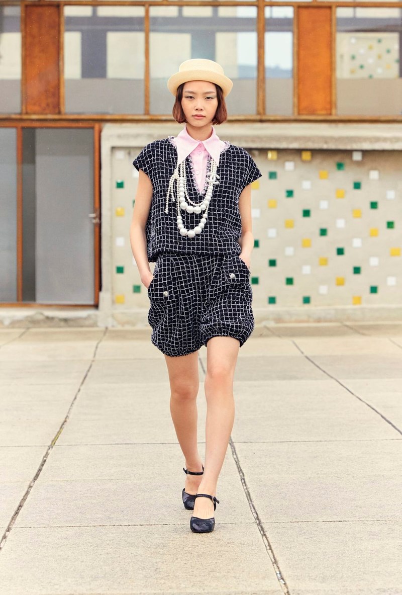 Chanel: 14 looks από την Cruise συλλογή που κλείνουν μέσα τους τη σαγήνη της θερινής περιόδου - εικόνα 11