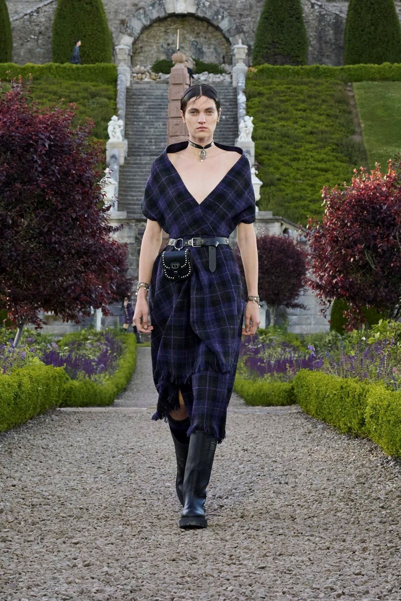 Dior Cruise 2025: Η επιστροφή της εποχής του ρομαντισμού - εικόνα 12