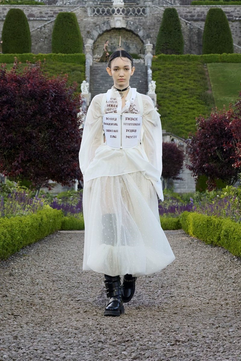 Dior Cruise 2025: Η επιστροφή της εποχής του ρομαντισμού - εικόνα 17