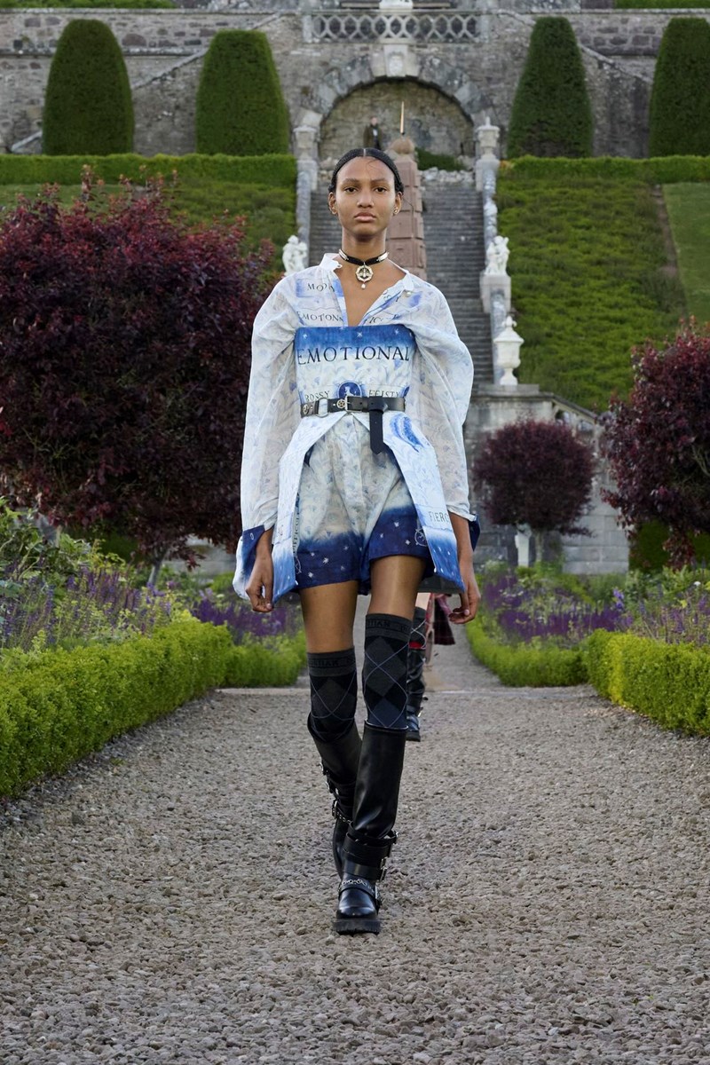 Dior Cruise 2025: Η επιστροφή της εποχής του ρομαντισμού - εικόνα 18