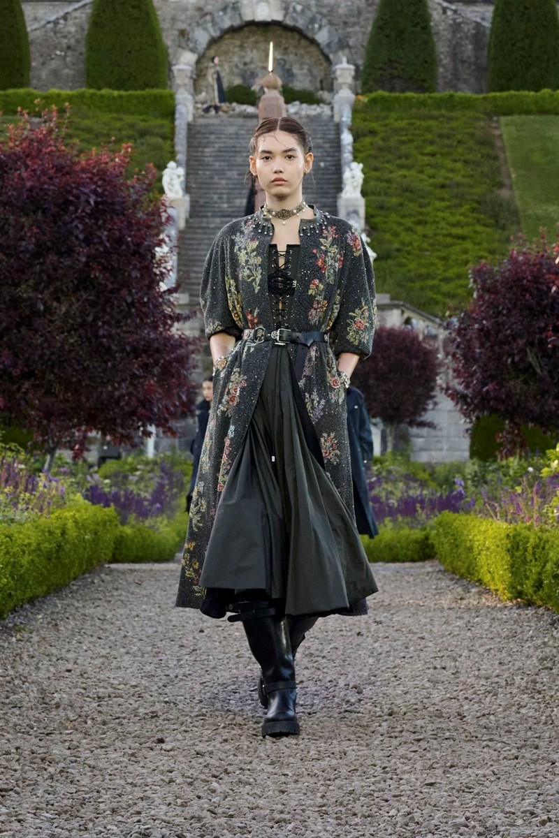 Dior Cruise 2025: Η επιστροφή της εποχής του ρομαντισμού - εικόνα 23