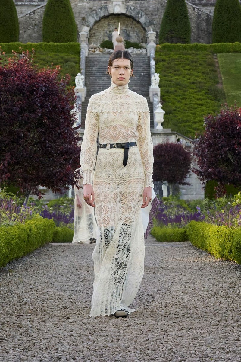 Dior Cruise 2025: Η επιστροφή της εποχής του ρομαντισμού - εικόνα 24