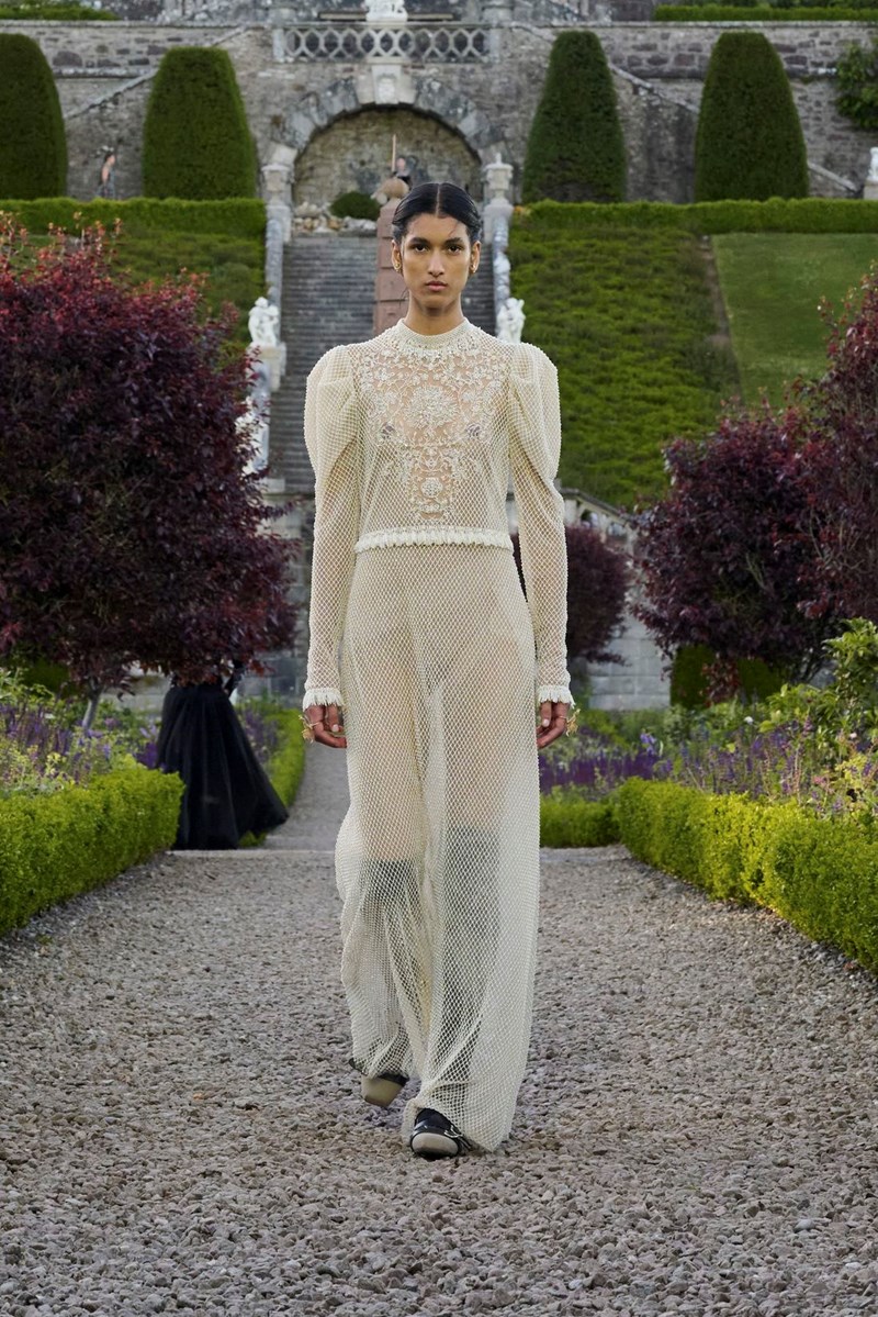 Dior Cruise 2025: Η επιστροφή της εποχής του ρομαντισμού - εικόνα 26
