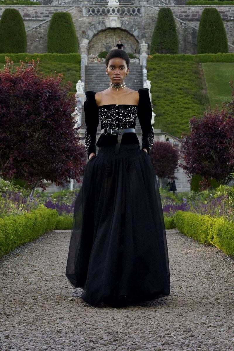 Dior Cruise 2025: Η επιστροφή της εποχής του ρομαντισμού - εικόνα 27