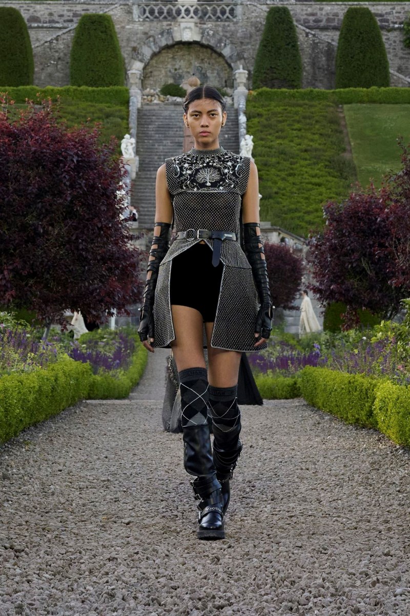 Dior Cruise 2025: Η επιστροφή της εποχής του ρομαντισμού - εικόνα 30