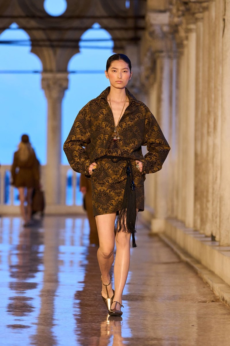 Max Mara Resort 2025: Η παρουσίαση της νέας συλλογής στη Βενετία και η σύνδεσή της με τη φεμινιστική δράση του Marco Polo - εικόνα 14