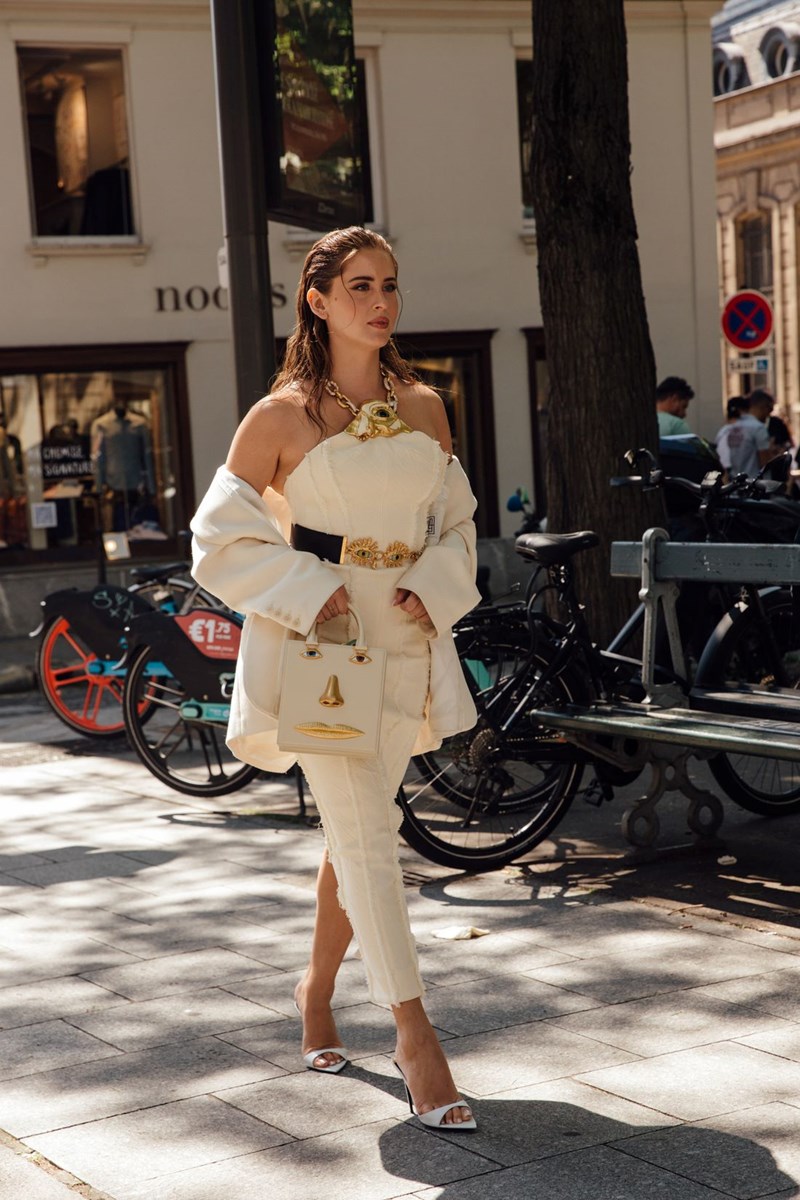 Εβδομάδα Μόδας Υψηλής Ραπτικής: 9 looks που τράβηξαν την προσοχή μας στους δρόμους του Παρισιού - εικόνα 5