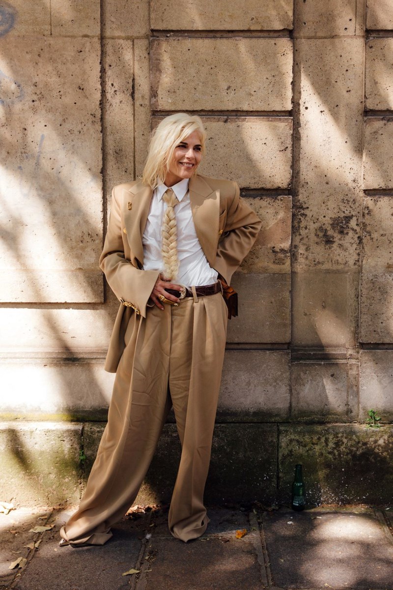 Εβδομάδα Μόδας Υψηλής Ραπτικής: 9 looks που τράβηξαν την προσοχή μας στους δρόμους του Παρισιού - εικόνα 6