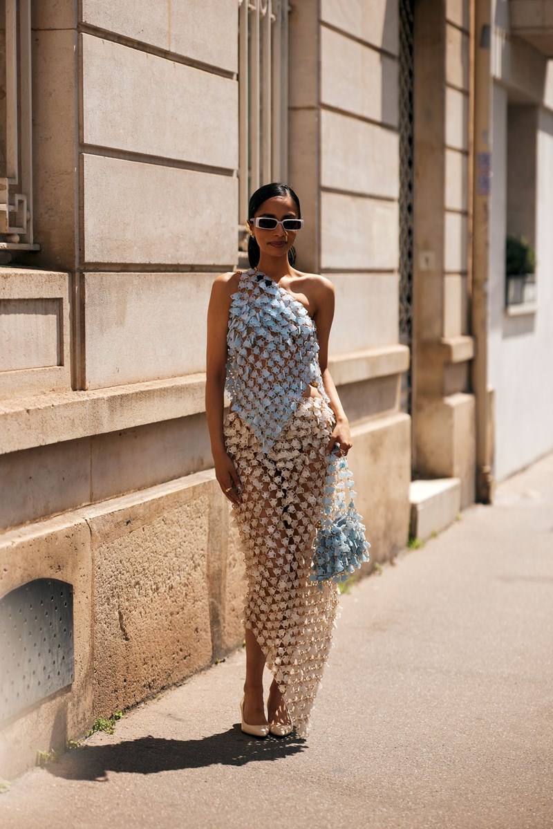 Εβδομάδα Μόδας Υψηλής Ραπτικής: 9 looks που τράβηξαν την προσοχή μας στους δρόμους του Παρισιού - εικόνα 9
