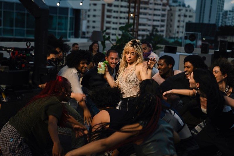 Camila Cabello: Η συνεργασία με το Bacardi και ο Έλληνας expert που εμπιστεύεται - εικόνα 3