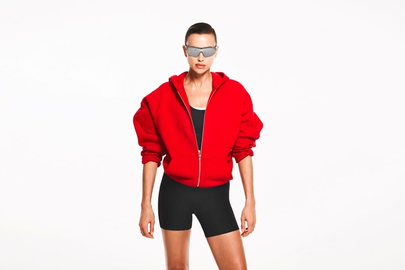 Η Irina Shayk παρουσιάζει τη νέα συλλογή άθλησης της H&M - εικόνα 2