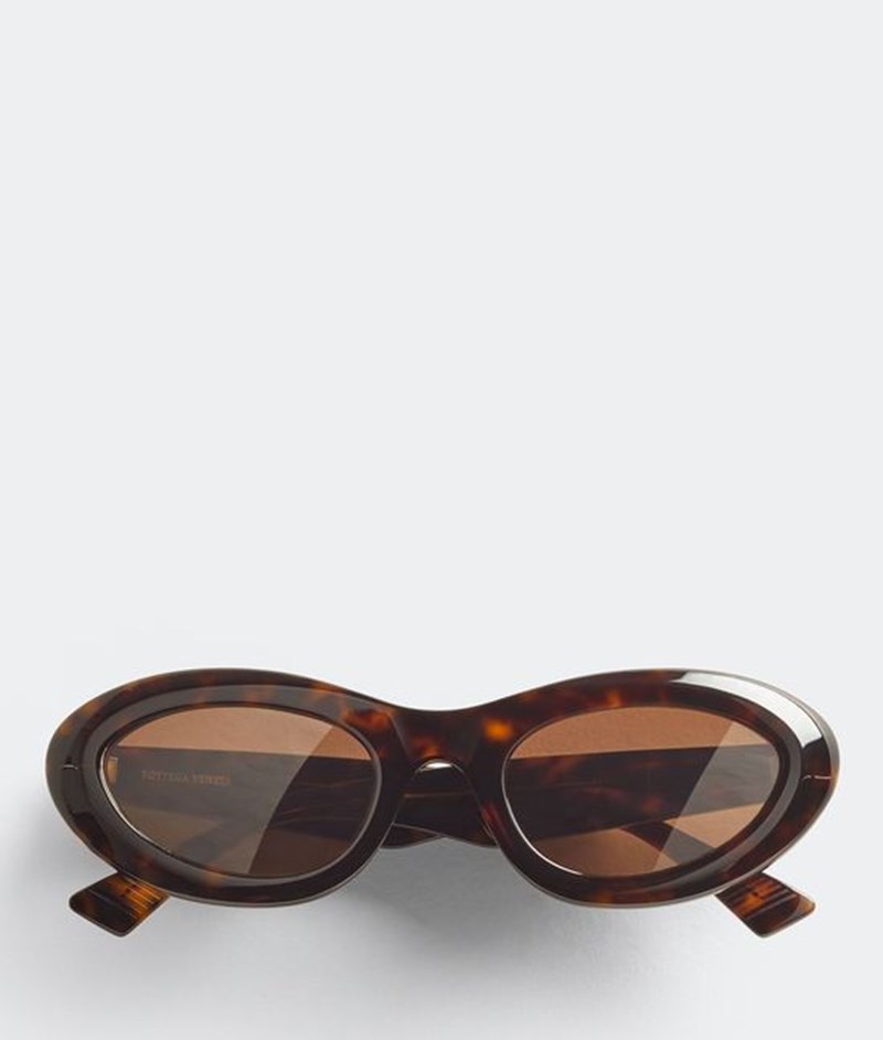 Summer necessities: Αυτά είναι τα πιο stylish οβάλ γυαλιά ηλίου που θα δεις σήμερα - εικόνα 4