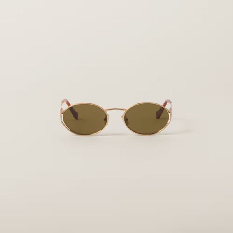 Summer necessities: Αυτά είναι τα πιο stylish οβάλ γυαλιά ηλίου που θα δεις σήμερα - εικόνα 5