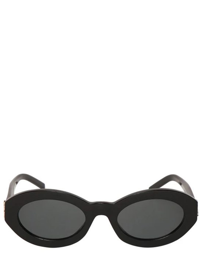 Summer necessities: Αυτά είναι τα πιο stylish οβάλ γυαλιά ηλίου που θα δεις σήμερα - εικόνα 2
