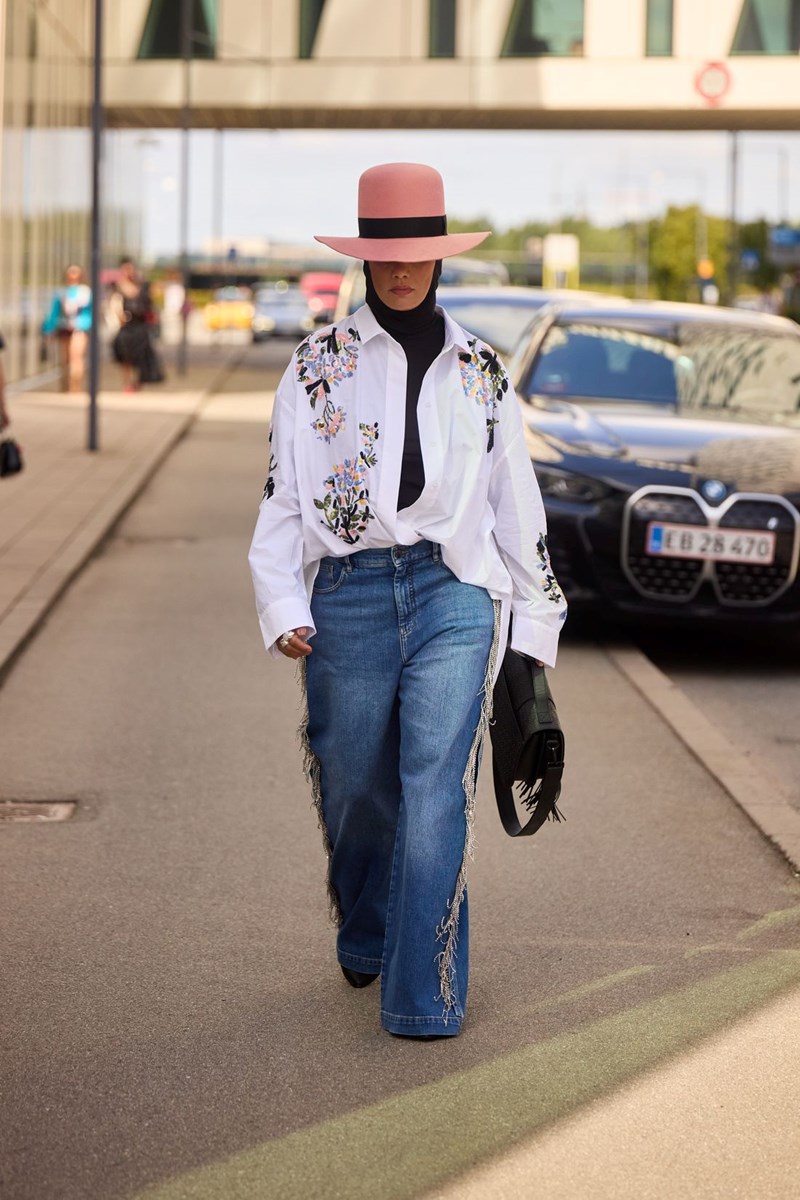 Τα τζιν παντελόνια που φοράνε τώρα οι fashion lovers σε Κοπεγχάγη και Τόκιο - εικόνα 10