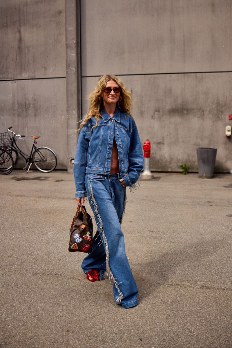 Τα τζιν παντελόνια που φοράνε τώρα οι fashion lovers σε Κοπεγχάγη και Τόκιο - εικόνα 11