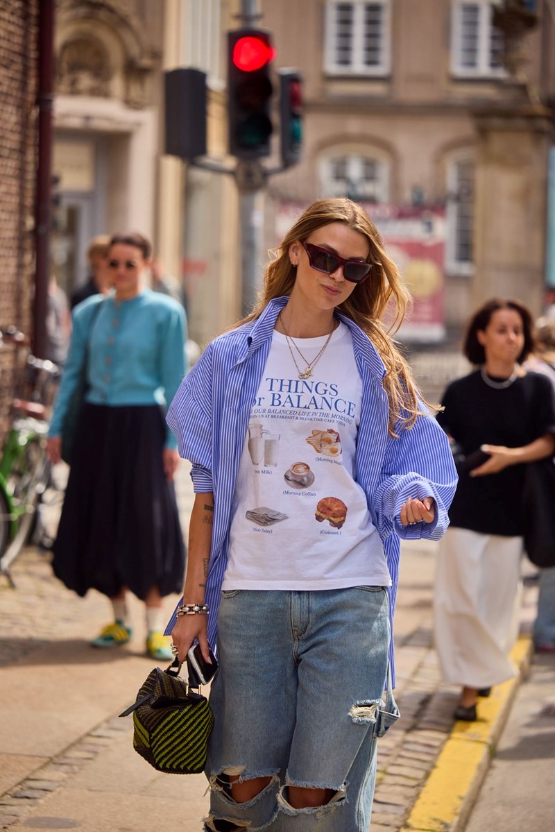 Τα τζιν παντελόνια που φοράνε τώρα οι fashion lovers σε Κοπεγχάγη και Τόκιο - εικόνα 12