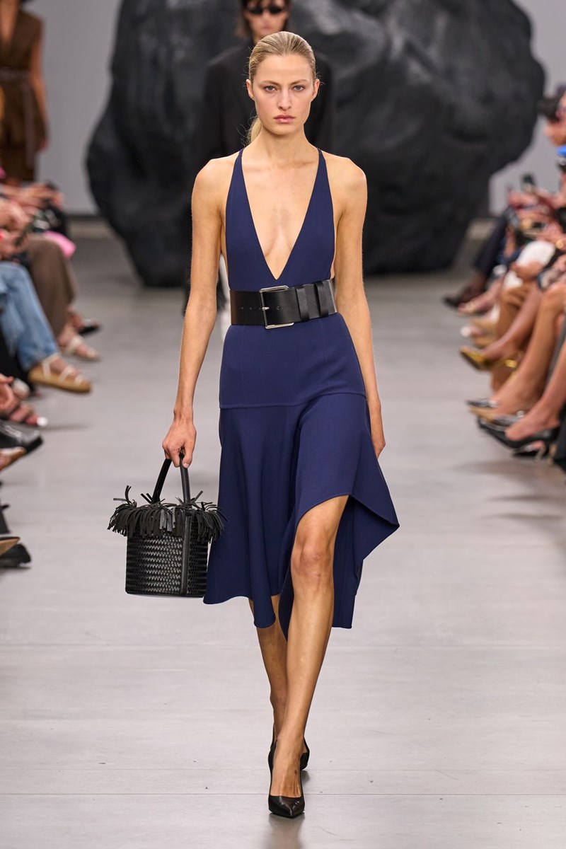 NYFW SS25: Τα trends που ξεχωρίσαμε στις πασαρέλες της Νέας Υόρκης για τη σεζόν Άνοιξη / Καλοκαίρι 2025 - εικόνα 12
