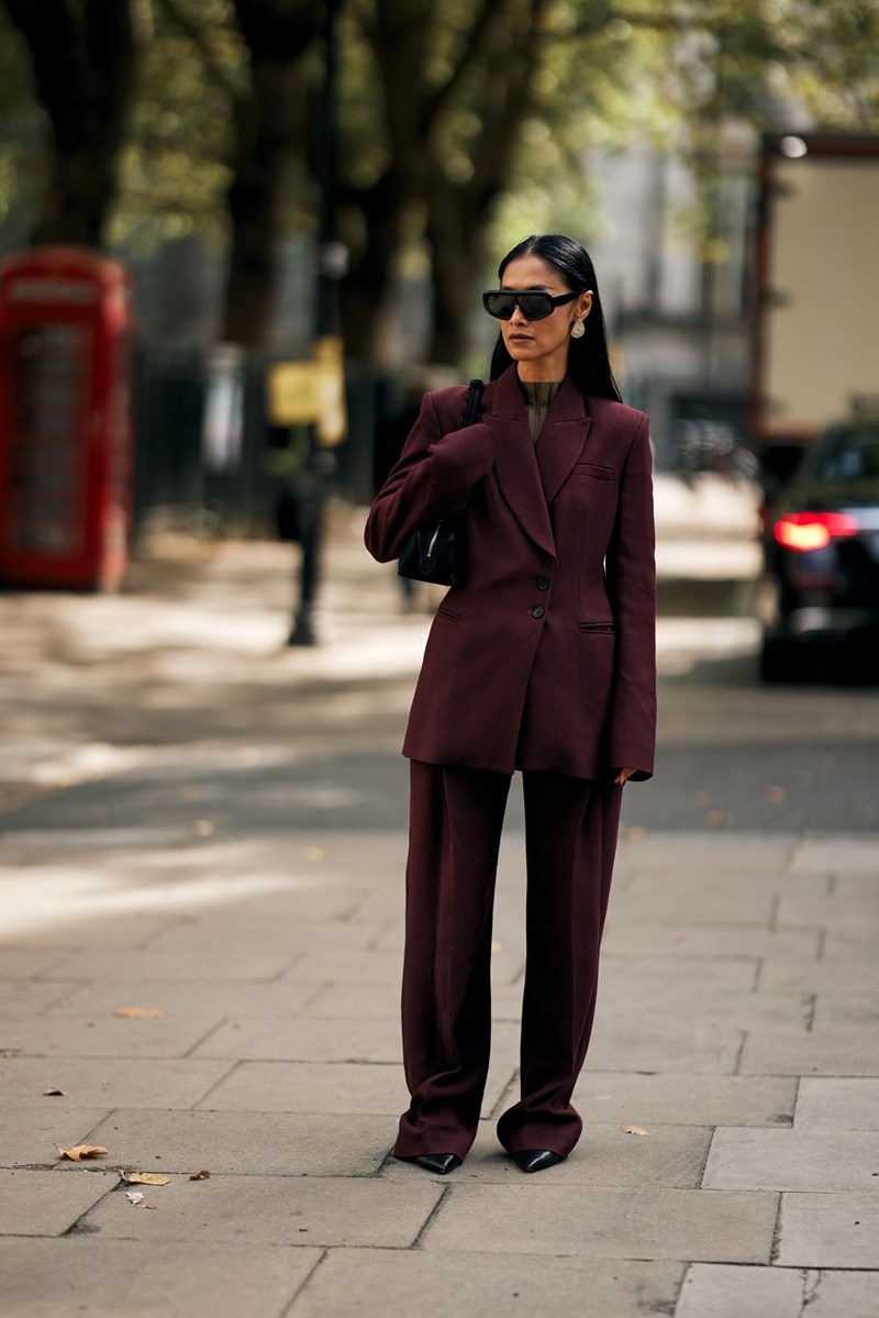 LFW SS25: Το street style του Λονδίνου θα σου δώσει έμπνευση για τα καθημερινά φθινοπωρινά σου looks - εικόνα 15