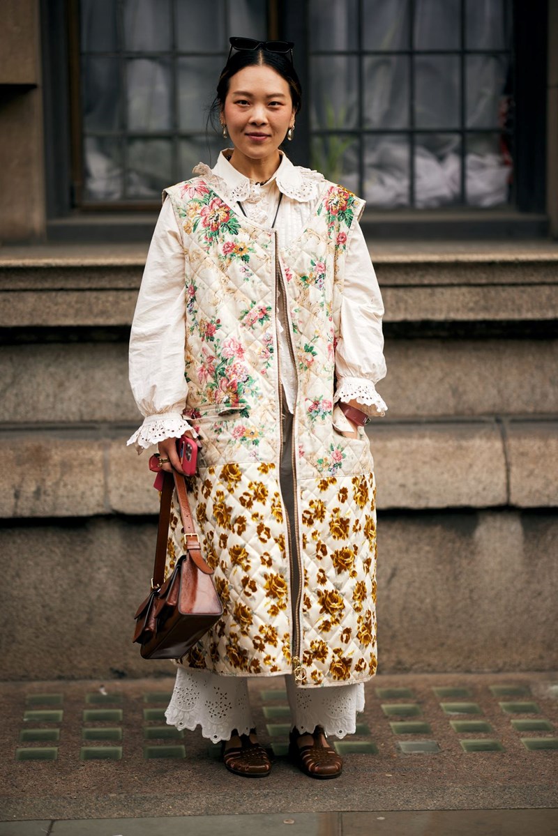 LFW SS25: Το street style του Λονδίνου θα σου δώσει έμπνευση για τα καθημερινά φθινοπωρινά σου looks - εικόνα 5